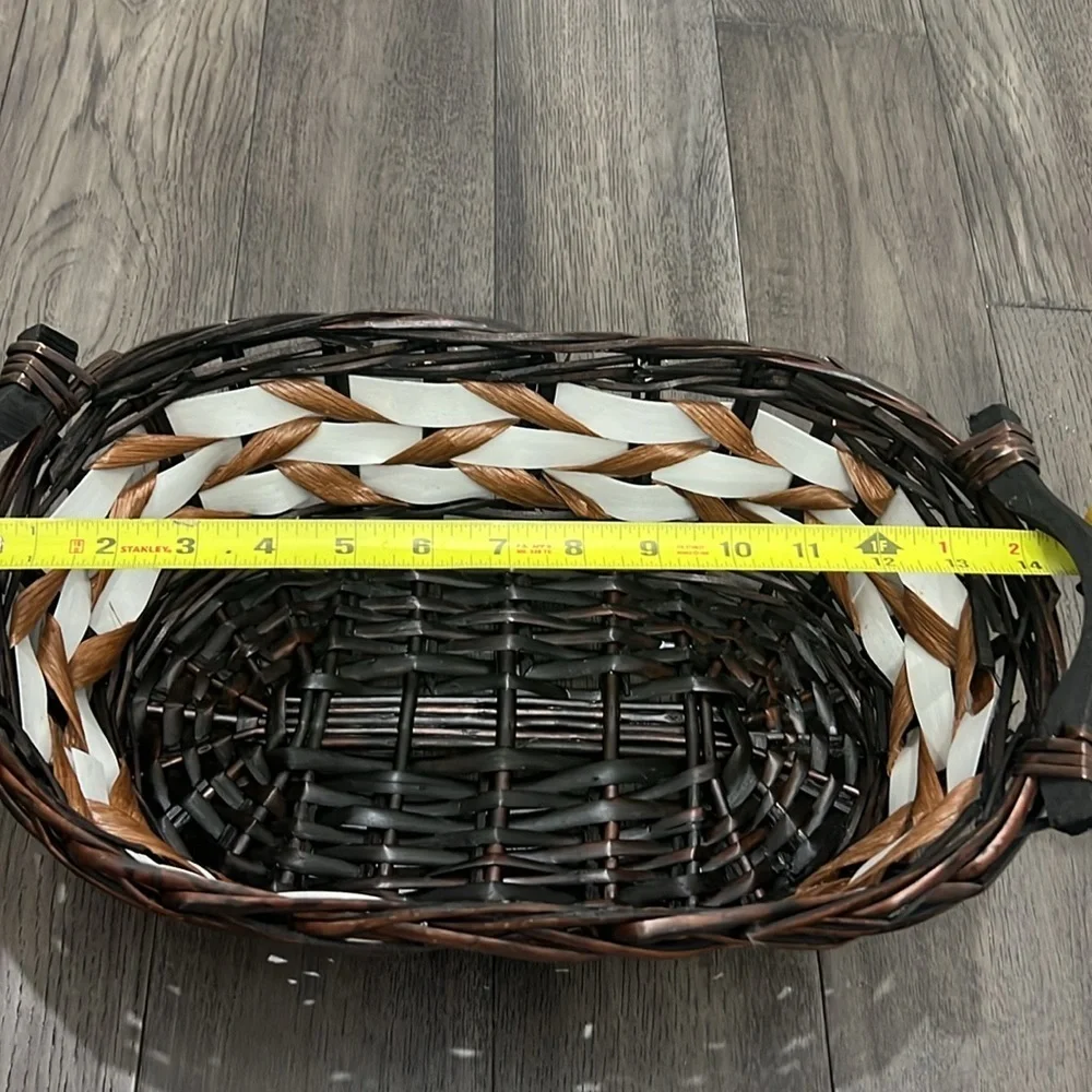 Weaved multicolor basket